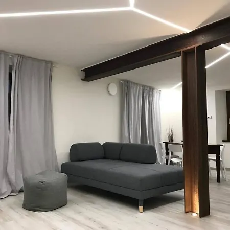 Apartmán Bright Newly Renovated Apartment